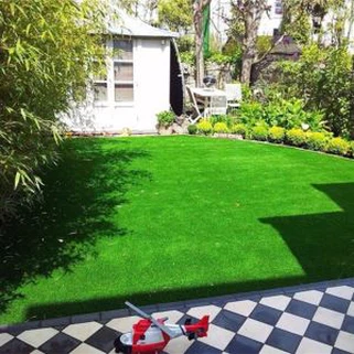 Disesuaikan 30mm Lembut Rumput Sintetis Hijau Rumput sintetis Gulungan Untuk Dekorasi Yard